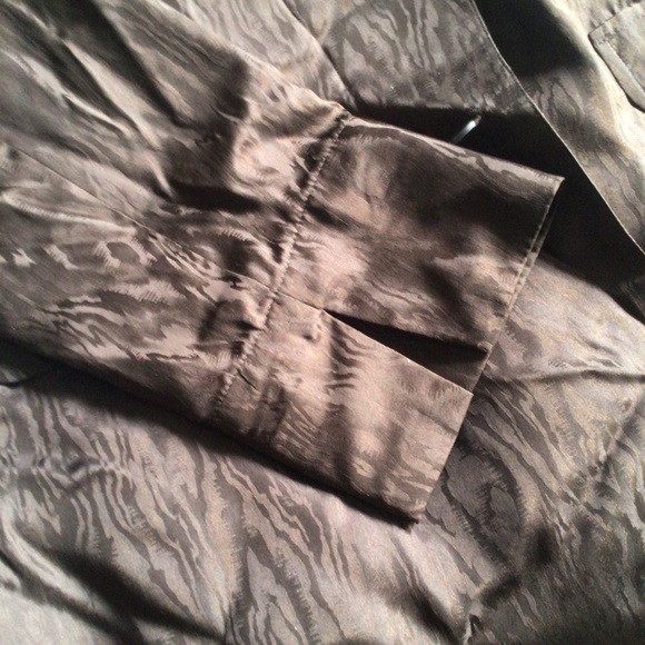 CHICOS BROWN SILK SAFARI JACKET MEDIUM - Picture 10 of 11